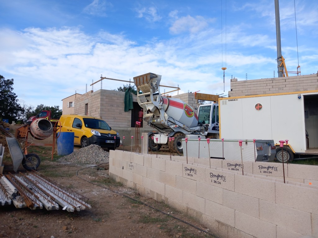 Chantier de gros œuvre d'une maison individuelle — BATIBAT Var