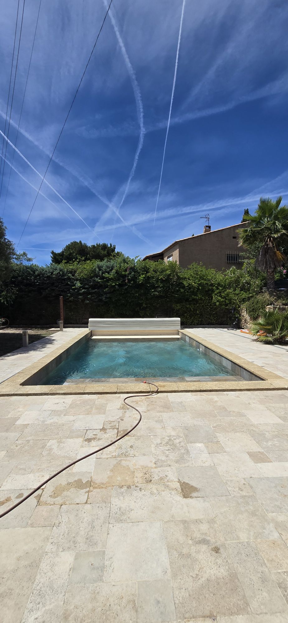 Piscine béton monobloc avec margelles pierre — BATIBAT Var